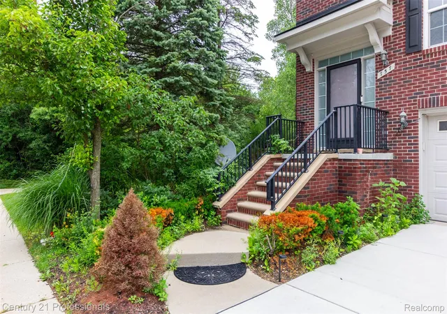 Photo 3 of Condo for sale at 757 Sandalwood Dr, Troy, MI 48085 | MLS# 20261065390 | Listing updated on 2026-09-15