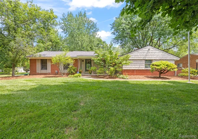 Photo 1 of Sale Pending at 28432 Westerleigh Rd, Farmington Hills, MI 48334 | MLS# 20261065399 | Listing updated on 2026-09-05