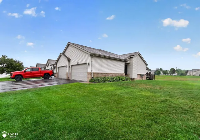Listing Photo 4 - Condo for sale in building located at 17010 Wilson St, Grand Blanc, MI 48439
