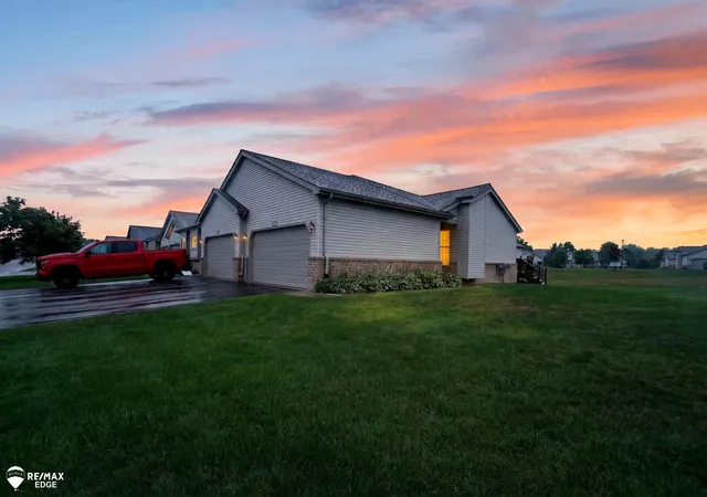 Listing Photo 5 - Condo for sale in building located at 17010 Wilson St, Grand Blanc, MI 48439