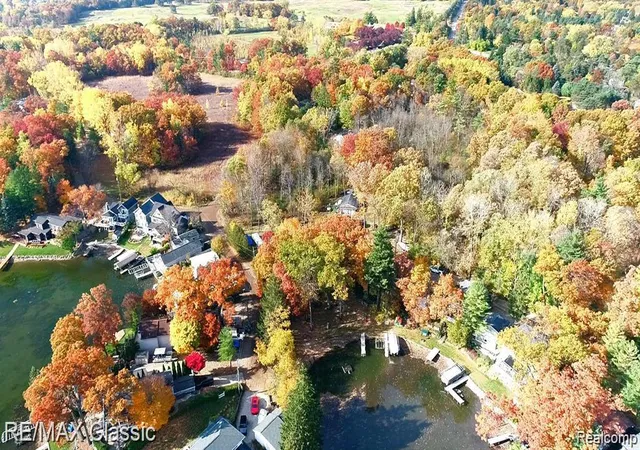 Photo 4 of Single family home for sale at 512 Fernhurst Ct, Lake Orion, MI 48362 | MLS# 20261065403 | Listing updated on 2026-08-18