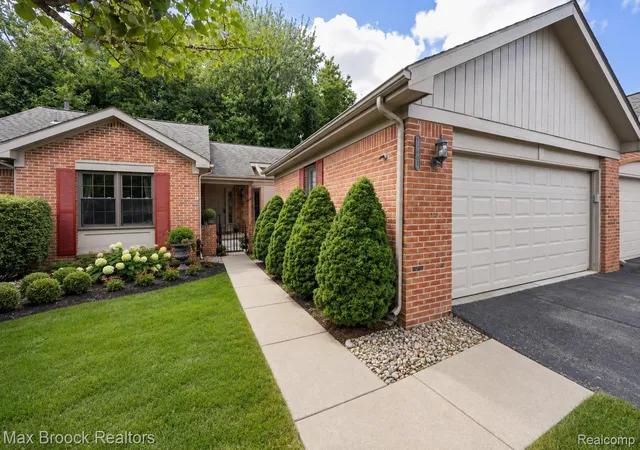 Photo 1 of Sale Pending at 7269 Huntcliff, West Bloomfield, MI 48322 | MLS# 20261065405 | Listing updated on 2026-09-06