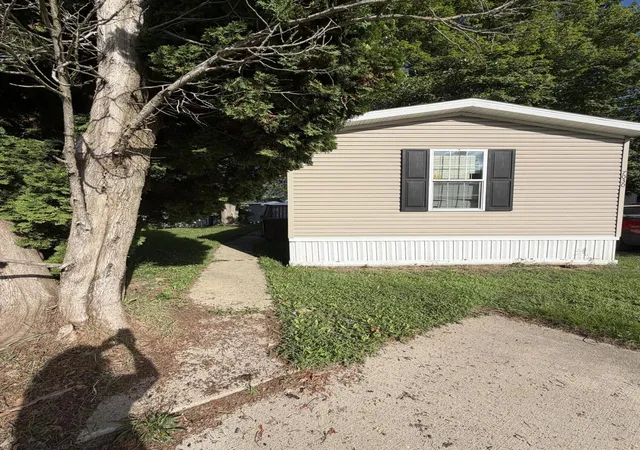 Photo 3 of Single family home for sale at 7030 Cattail Cor Dr #126, Lansing, MI 48911 | MLS# 65026043250 | Listing updated on 2026-08-17