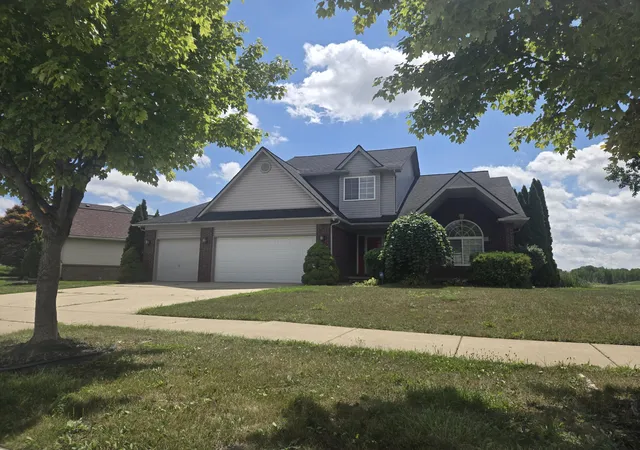 Photo 1 of Single family home for sale at 33445 Bay Hl Dr, Romulus, MI 48174 | MLS# 81026043244 | Listing updated on 2026-08-27