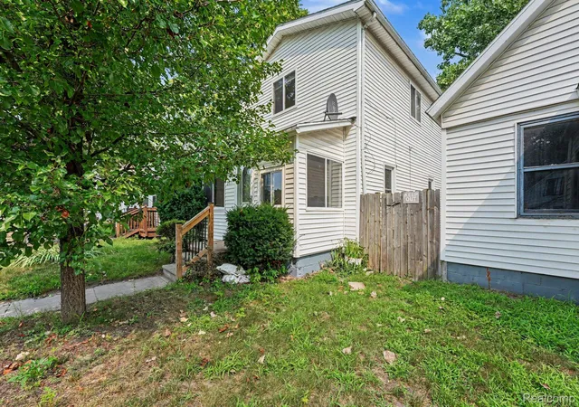 Photo 3 of Single family home for sale at 2511 Vanness St, Port Huron, MI 48060 | MLS# 20261065432 | Listing updated on 2026-08-21