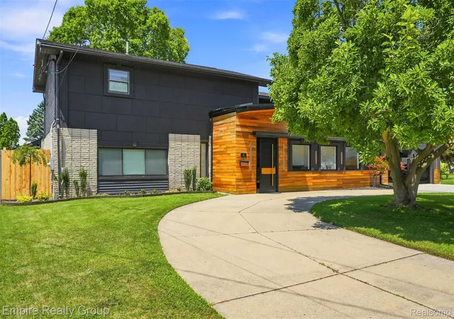 Photo 3 of Single family home for sale at 53 Potter Dr, Belleville, MI 48111 | MLS# 20261065434 | Listing updated on 2026-08-18