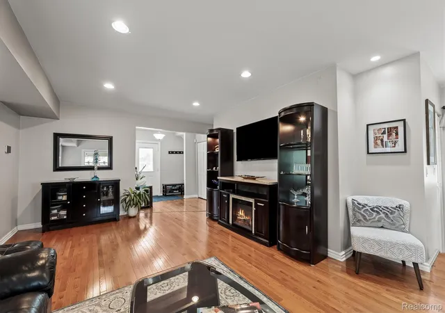Photo 3 of Single family home for sale at 2159 Avondale St, Sylvan Lake City Oakland, MI 48320 | MLS# 20261065440 | Listing updated on 2026-09-13