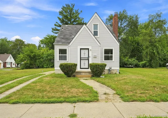 Photo 1 of Single family home for sale at 18909 Huntington Rd, Detroit, MI 48219 | MLS# 20261065444 | Listing updated on 2026-10-05