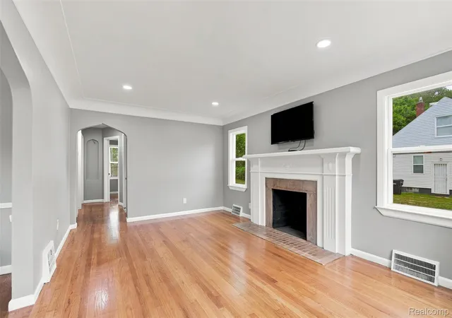 Photo 4 of Single family home for sale at 18909 Huntington Rd, Detroit, MI 48219 | MLS# 20261065444 | Listing updated on 2026-10-05