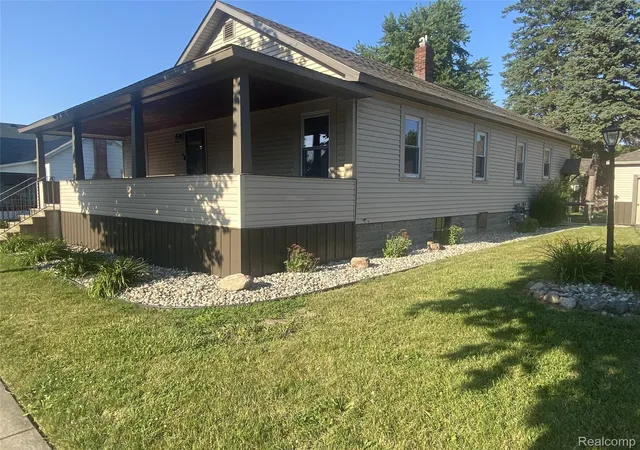Photo 1 of Single family home for sale at 809 Stanton St, Bay City, MI 48708 | MLS# 20261065456 | Listing updated on 2026-08-18