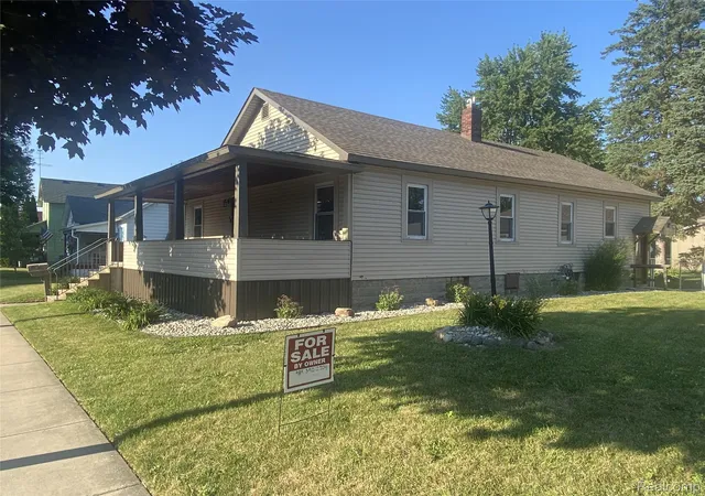 Photo 2 of Single family home for sale at 809 Stanton St, Bay City, MI 48708 | MLS# 20261065456 | Listing updated on 2026-08-18