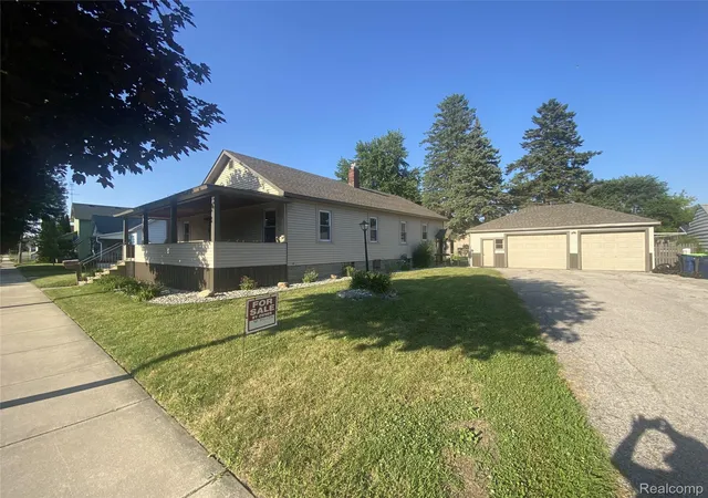 Photo 3 of Single family home for sale at 809 Stanton St, Bay City, MI 48708 | MLS# 20261065456 | Listing updated on 2026-08-18