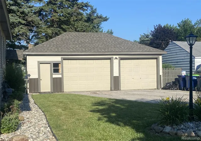 Photo 4 of Single family home for sale at 809 Stanton St, Bay City, MI 48708 | MLS# 20261065456 | Listing updated on 2026-08-18
