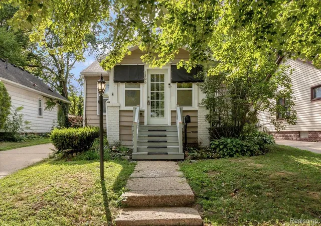 Photo 3 of Single family home for sale at 1306 Owana Ave, Royal Oak, MI 48067 | MLS# 20261065457 | Listing updated on 2026-09-28