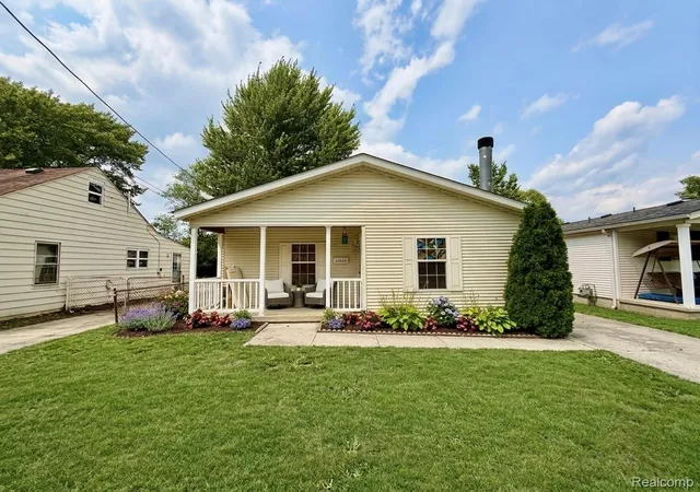 Photo 1 of Single family home for sale at 25660 Currier St, Dearborn Heights, MI 48125 | MLS# 20261065463 | Listing updated on 2026-08-18