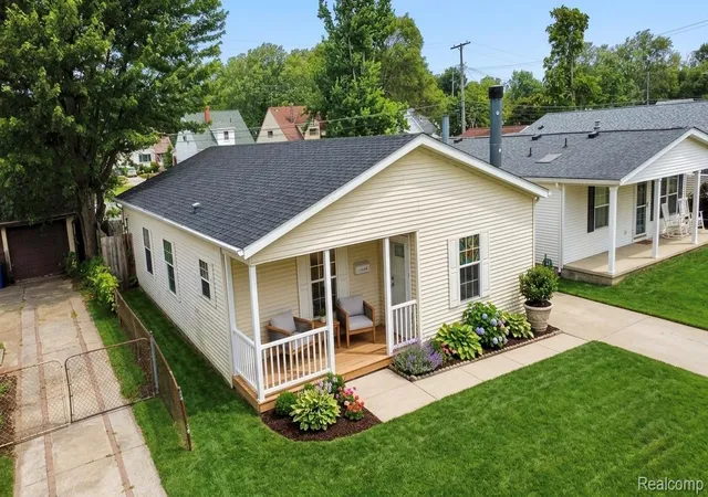 Photo 2 of Single family home for sale at 25660 Currier St, Dearborn Heights, MI 48125 | MLS# 20261065463 | Listing updated on 2026-08-18
