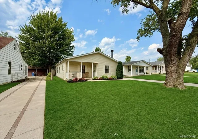 Photo 3 of Single family home for sale at 25660 Currier St, Dearborn Heights, MI 48125 | MLS# 20261065463 | Listing updated on 2026-08-18