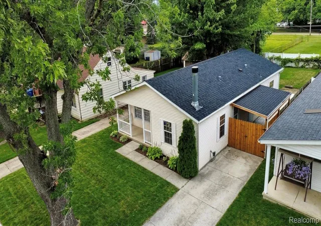 Photo 3 of Single family home for sale at 25660 Currier St, Dearborn Heights, MI 48125 | MLS# 20261065463 | Listing updated on 2026-08-18