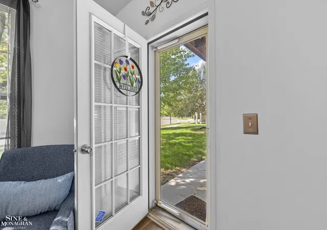 Listing Photo 4 - Condo for sale in building located at 29981 Fox Run Cir, Warren, MI 48092