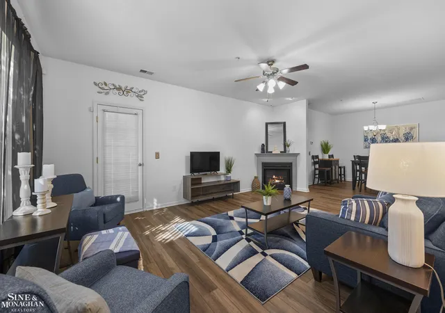 Listing Photo 5 - Condo for sale in building located at 29981 Fox Run Cir, Warren, MI 48092