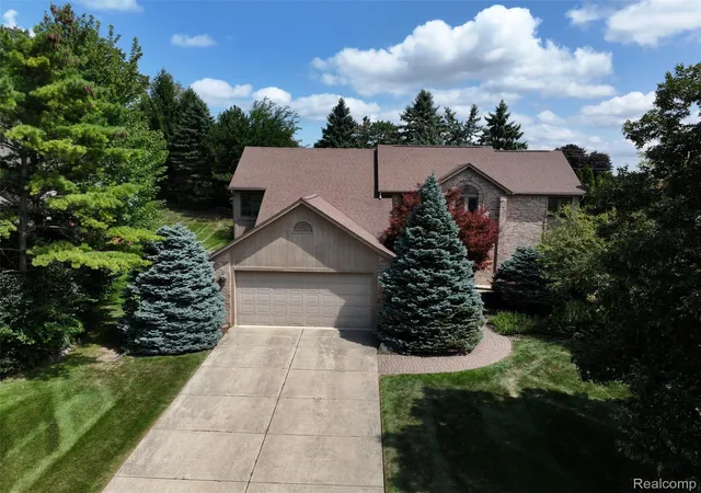 Photo 1 of Single family home for sale at 2070 Reagan Dr, Rochester Hills, MI 48309 | MLS# 20261065468 | Listing updated on 2026-09-11