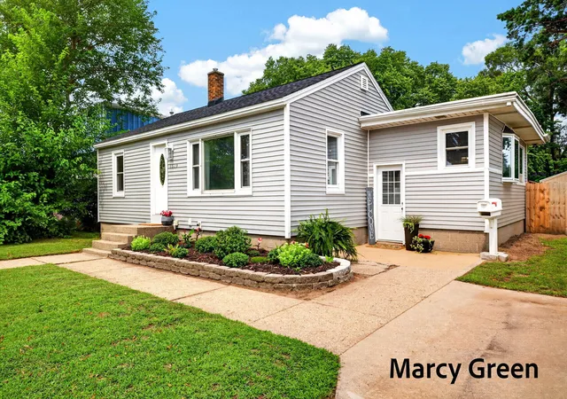 1st image of 1519 Grant Ave, Grand Haven, MI 49417 | MLS# 71026043256