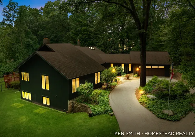 2nd image of 1660 Mont Rue Dr Se, Grand Rapids, MI 49546 | MLS# 65026043258