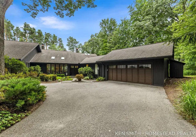 3rd image of 1660 Mont Rue Dr Se, Grand Rapids, MI 49546 | MLS# 65026043258