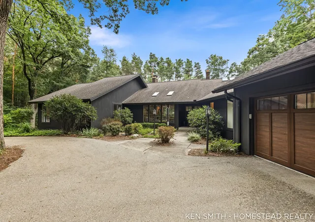 4th image of 1660 Mont Rue Dr Se, Grand Rapids, MI 49546 | MLS# 65026043258