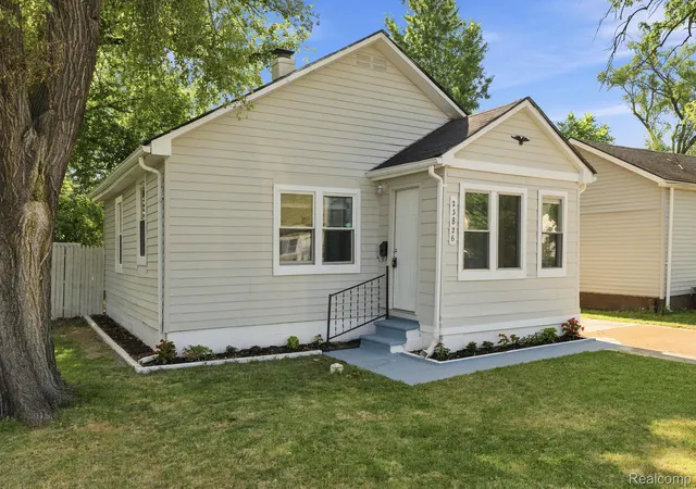 3rd image of 23826 Columbus Ave, Warren, MI 48089 | MLS# 20261065473