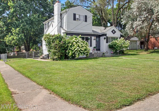 Photo 2 of Single family home for sale at 8586 Superior, Center Line, MI 48015 | MLS# 20261065483 | Listing updated on 2026-08-21