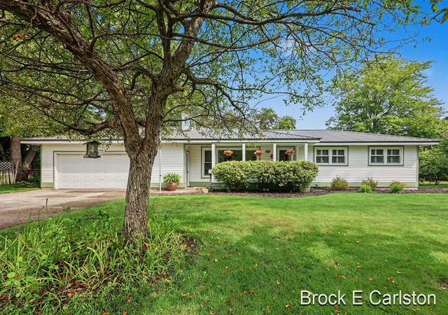Photo 1 of Single family home for sale at 1576 Hendrick Rd, Norton Shores, MI 49441 | MLS# 71026043262 | Listing updated on 2026-09-14