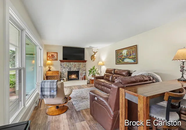 Photo 3 of Single family home for sale at 1576 Hendrick Rd, Norton Shores, MI 49441 | MLS# 71026043262 | Listing updated on 2026-09-14