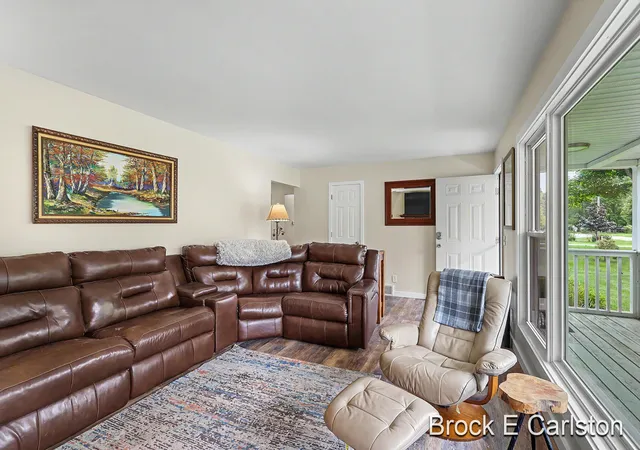 Photo 4 of Single family home for sale at 1576 Hendrick Rd, Norton Shores, MI 49441 | MLS# 71026043262 | Listing updated on 2026-09-14