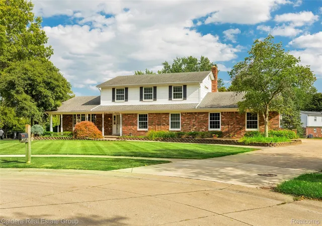 Photo 3 of Single family home for sale at 943 Huntsford Ct, Troy City Oakland, MI 48084 | MLS# 20261065489 | Listing updated on 2026-09-12