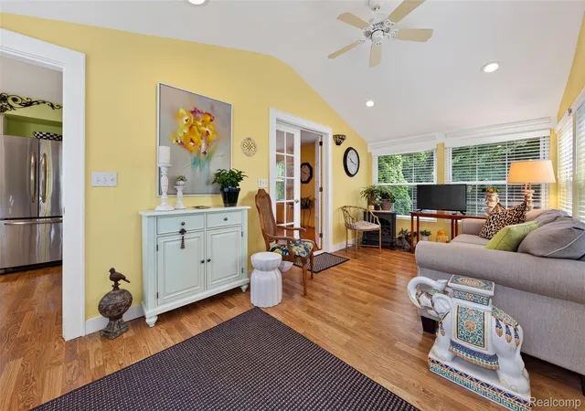 4th image of 3841 Covert Rd, Waterford, MI 48328 | MLS# 20261065492