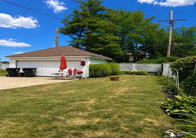 Photo 3 of Single family home for sale at 5992 Lakewood St, Detroit, MI 48213 | MLS# 57050218845 | Listing updated on 2026-08-18