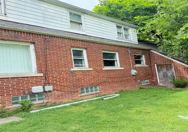 Photo 3 of Single family home for sale at 17256 Pierson St, Detroit, MI 48219 | MLS# 20261065503 | Listing updated on 2026-08-21