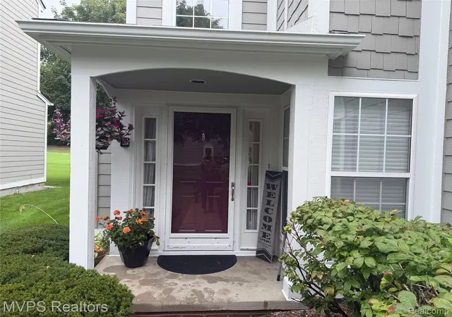 2nd image of 1945 Eagle Pointe, Bloomfield Hills, MI 48304