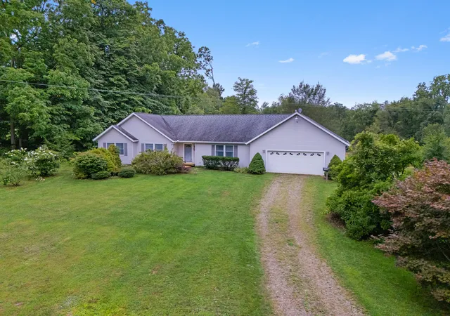 2nd image of 1152 Burbank Rd, Quincy, MI 49082 | MLS# 53026043278