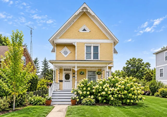 Photo 3 of Single family home for sale at 108 N Barton St, New Buffalo, MI 49117 | MLS# 69026043286 | Listing updated on 2026-08-24