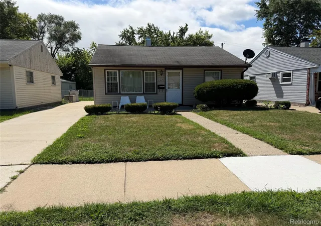Photo 2 of Single family home for sale at 1620 E Meyers Ave, Hazel Park, MI 48030 | MLS# 20261065532 | Listing updated on 2026-08-30