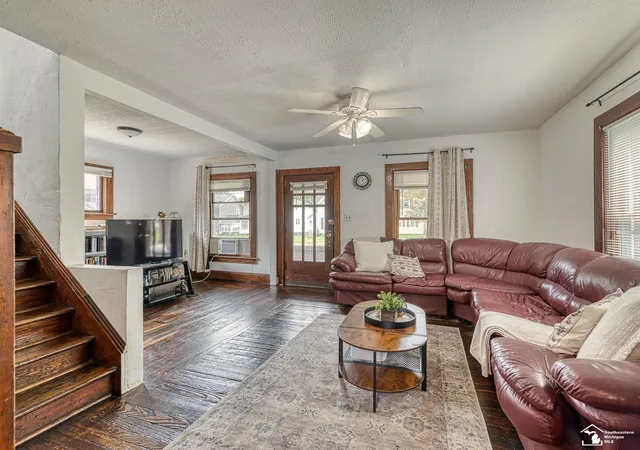 Photo 3 of Single family home for sale at 224 N Webster St, Jackson, MI 49202 | MLS# 57050218851 | Listing updated on 2026-09-16