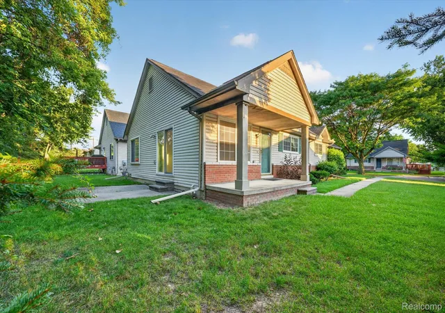 3rd image of 16830 Kenwood Ct, Roseville, MI 48066 | MLS# 20261065538