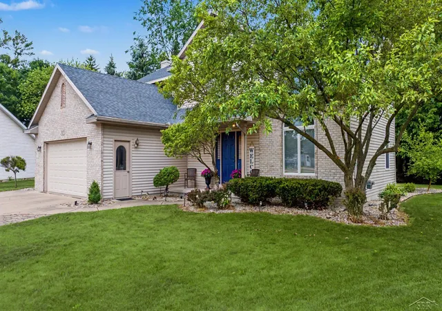 2nd image of 3227 Setting Sun Blvd, Saginaw, MI 48603 | MLS# 61050218852
