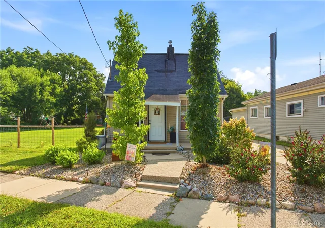 43rd image of 2308 Rheamount Ave, Lansing, MI 48906 | MLS# 20261065540