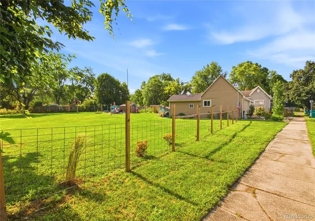 5th image of 2308 Rheamount Ave, Lansing, MI 48906 | MLS# 20261065540