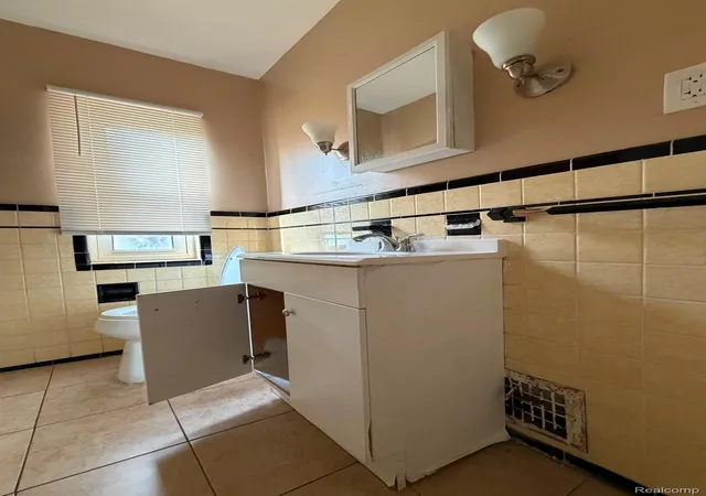 Photo 4 of Multi family home for sale at 8080 Cloverlawn St, Detroit, MI 48204 | MLS# 20261065548 | Listing updated on 2026-08-18