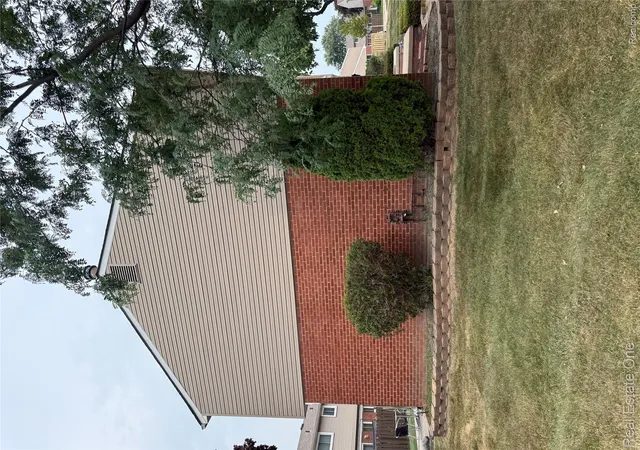 Listing Photo 3 - Condo for sale in building located at 27580 Marcia Ave Unit#165f, Warren, MI 48093