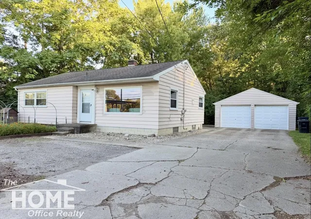 1st image of 825 W Lake Lansing Rd, East Lansing, MI 48823 | MLS# 5050218862